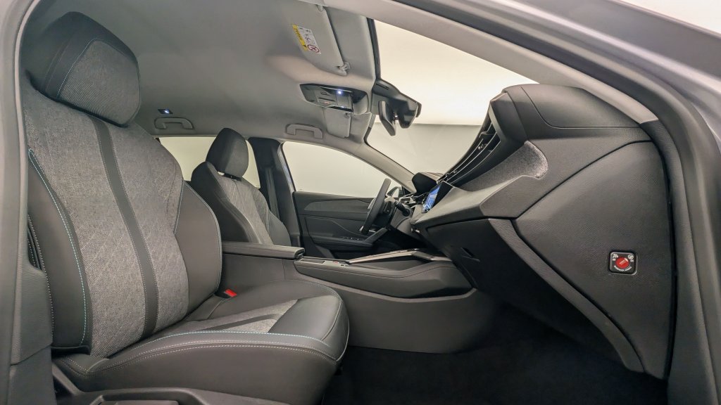 Photo véhicule 1 PEUGEOT 408 Hybrid 136 e-DCS6 Allure