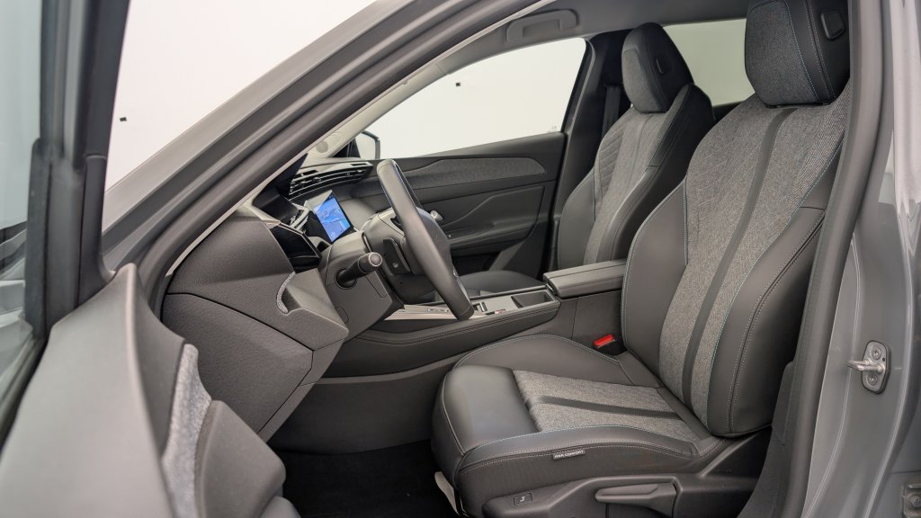 Photo véhicule 1 PEUGEOT 408 PureTech 130 ch S S EAT8 Allure