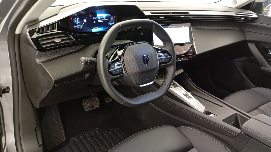 Photo véhicule 1 PEUGEOT 408 PureTech 130 ch S S EAT8 Allure