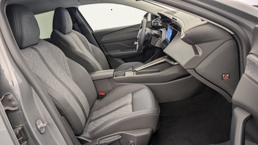 Photo véhicule 1 PEUGEOT 408 PureTech 130 ch S S EAT8 Allure