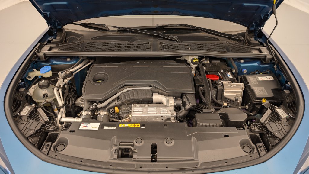 Photo véhicule 1 PEUGEOT 408 Hybrid 136 e-DCS6 Allure