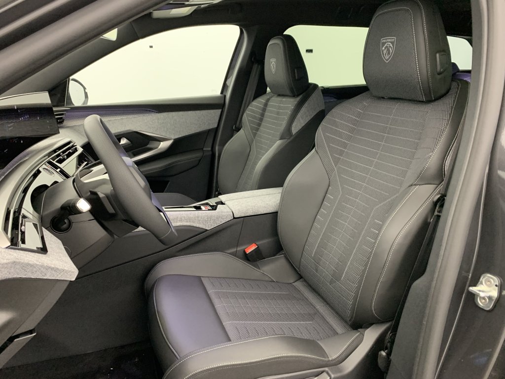 Photo véhicule 1 PEUGEOT 5008 nouveau HYBRID 145 E-DCS6 GT