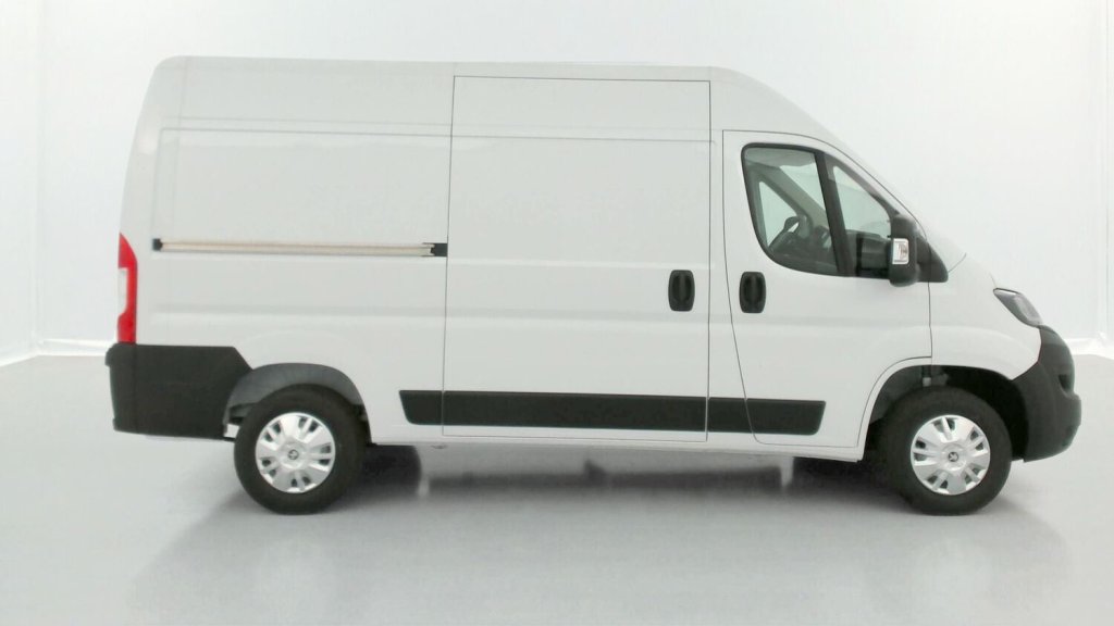 Photo véhicule 1 PEUGEOT Boxer Boxer II L2H2 3.3 2.2 BlueHDi 140ch