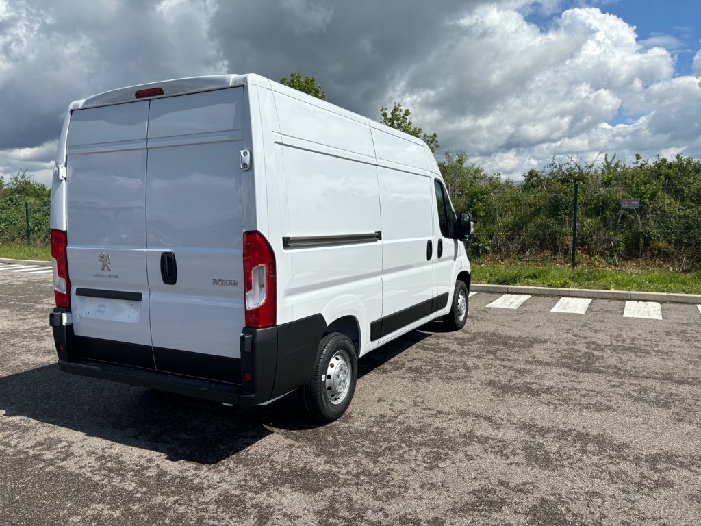 Photo véhicule 1 PEUGEOT Boxer fourgon BOXER TOLE 3.3 T L2H2 BLUEHDI 140 S S BVM6