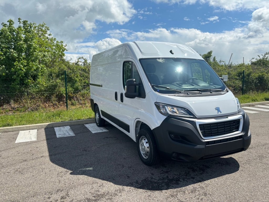 Photo véhicule 1 PEUGEOT Boxer fourgon BOXER TOLE 3.3 T L2H2 BLUEHDI 140 S S BVM6