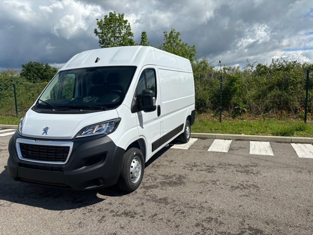 Photo véhicule 1 PEUGEOT Boxer fourgon BOXER TOLE 3.3 T L2H2 BLUEHDI 140 S S BVM6