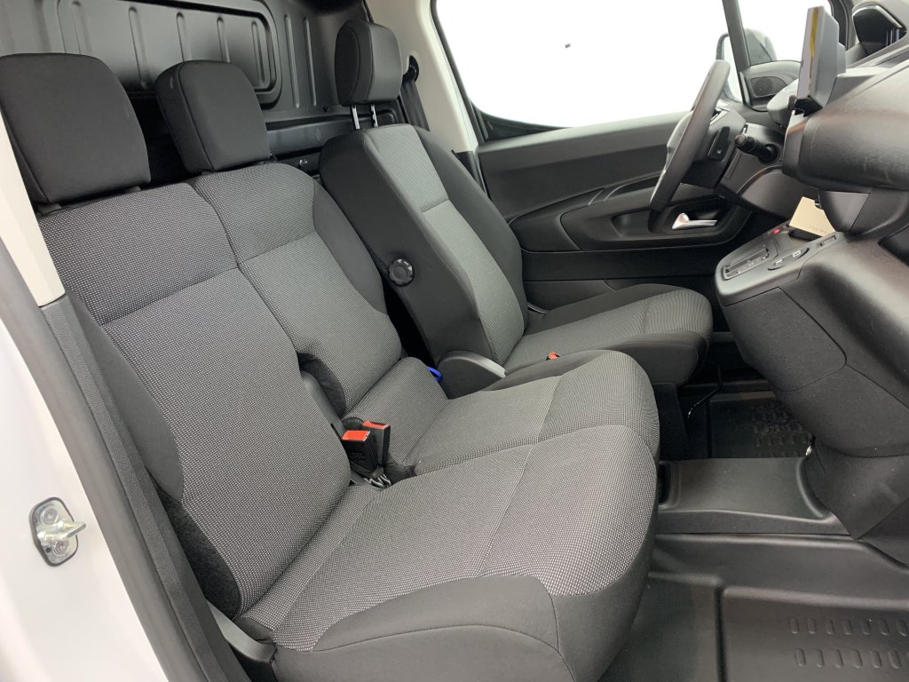 Photo véhicule 1 PEUGEOT Partner fourgon XL 950 KG BLUEHDI 130 S S EAT8
