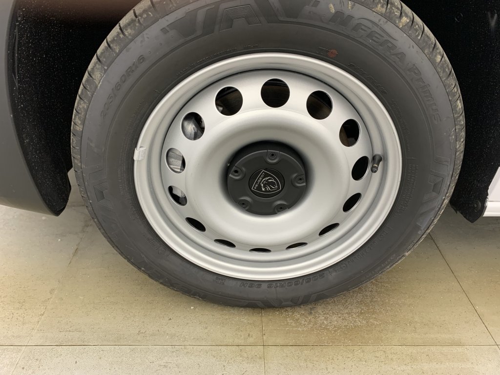 Photo véhicule 1 PEUGEOT Partner fourgon XL 950 KG BLUEHDI 130 S S EAT8