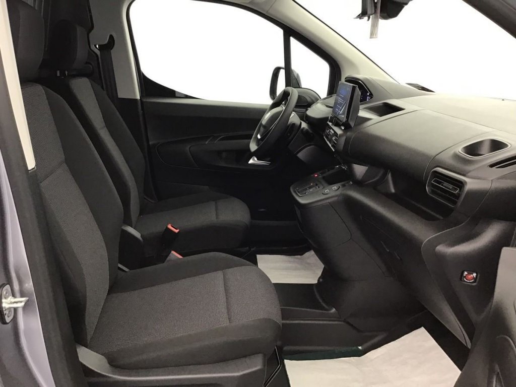 Photo véhicule 1 PEUGEOT Partner fourgon M 650 KG BLUEHDI 130 S S EAT8