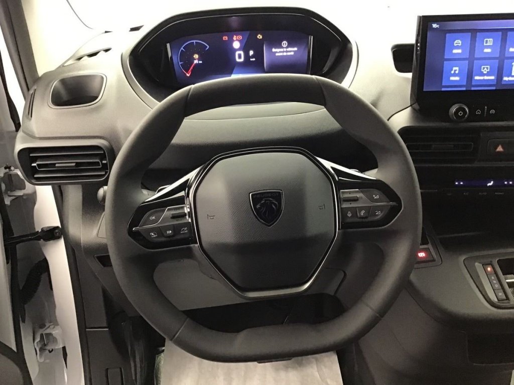 Photo véhicule 1 PEUGEOT Partner fourgon M 650 KG BLUEHDI 130 S S EAT8