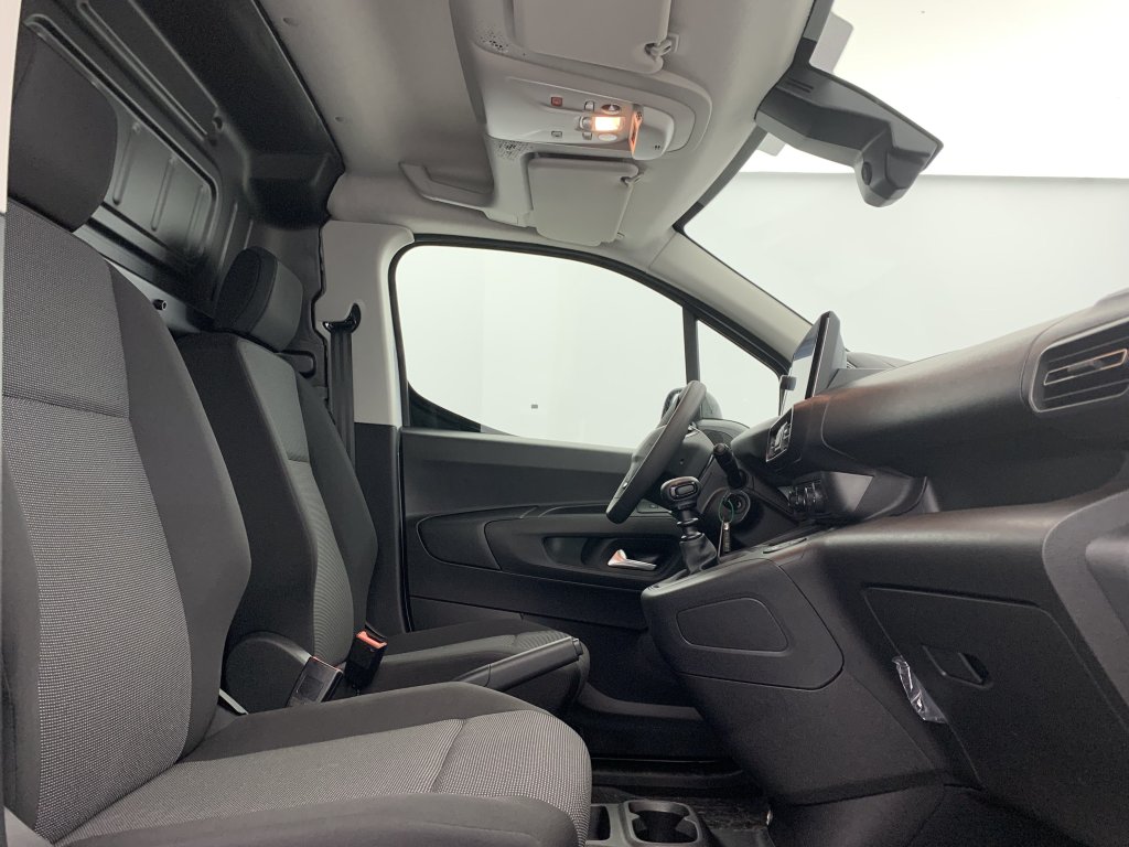 Photo véhicule 1 PEUGEOT Partner fourgon M 650 KG BLUEHDI 100 S S BVM6