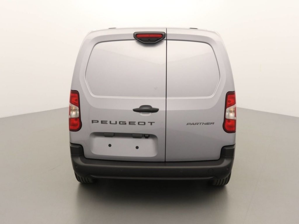 Photo véhicule 1 PEUGEOT Partner fourgon M 650 KG BLUEHDI 130 S S EAT8