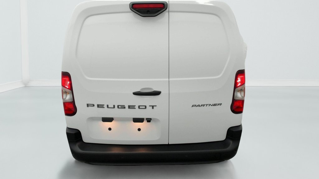 Photo véhicule 1 PEUGEOT Partner fourgon XL 950 KG BLUEHDI 130 S S EAT8