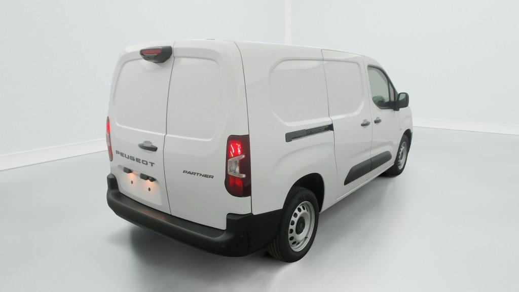 Photo véhicule 1 PEUGEOT Partner fourgon XL 950 KG BLUEHDI 130 S S EAT8