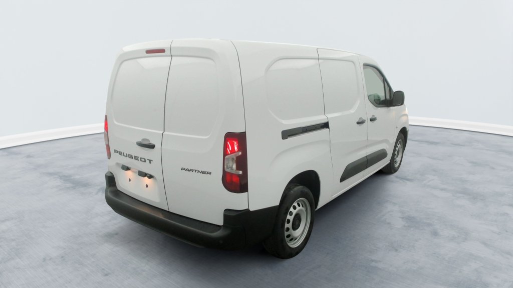Photo véhicule 1 PEUGEOT Partner fourgon XL 950 KG BLUEHDI 130 S S EAT8