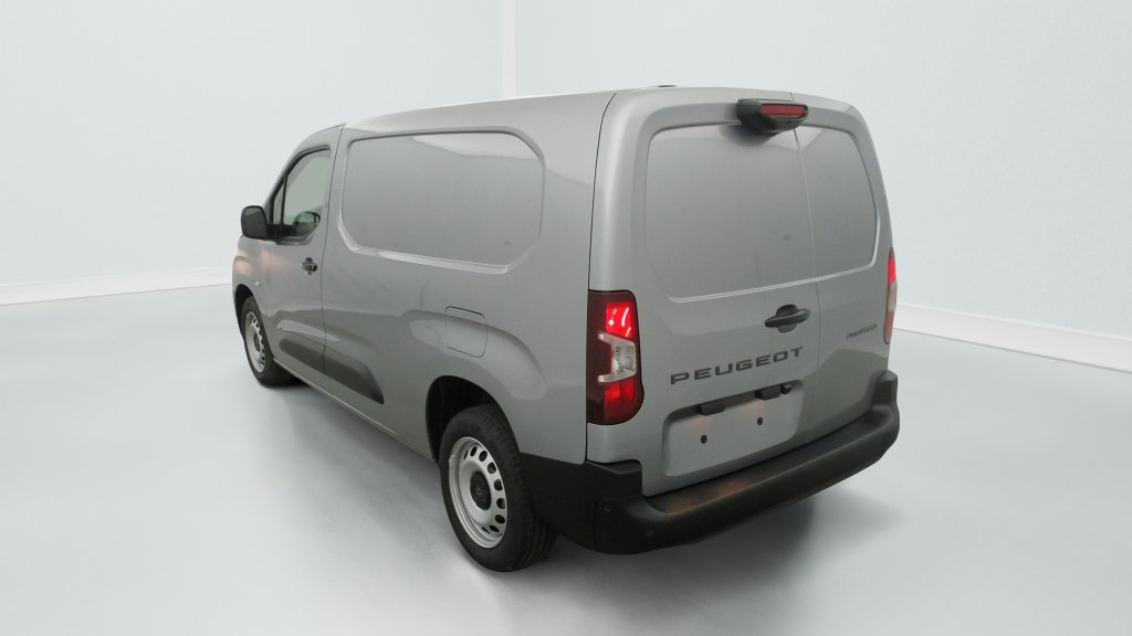 Photo véhicule 1 PEUGEOT Partner fourgon XL 950 KG BLUEHDI 130 S S EAT8