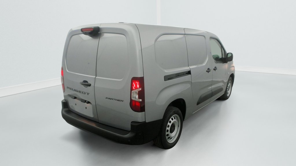 Photo véhicule 1 PEUGEOT Partner fourgon XL 950 KG BLUEHDI 130 S S EAT8