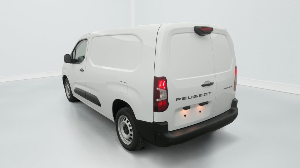 Photo véhicule 1 PEUGEOT Partner fourgon XL 950 KG BLUEHDI 130 S S EAT8