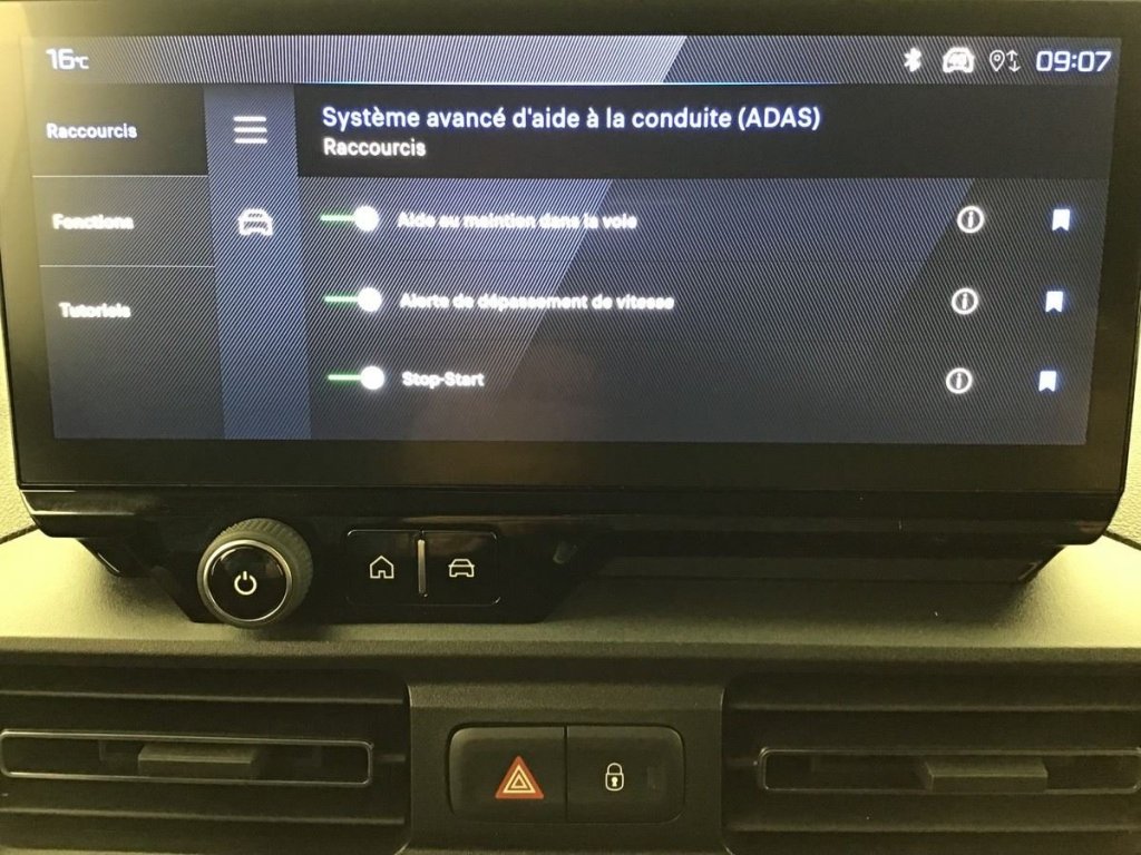 Photo véhicule 1 PEUGEOT Partner fourgon M 650 KG BLUEHDI 130 S S EAT8