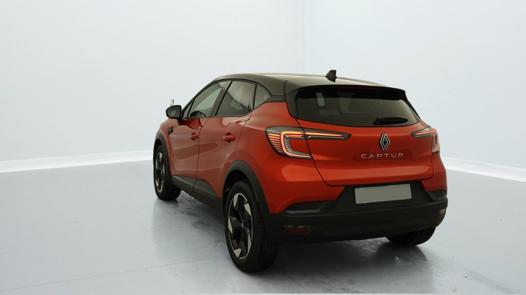 Photo véhicule 1 RENAULT Captur nouveau MILD HYBRID 140 TECHNO