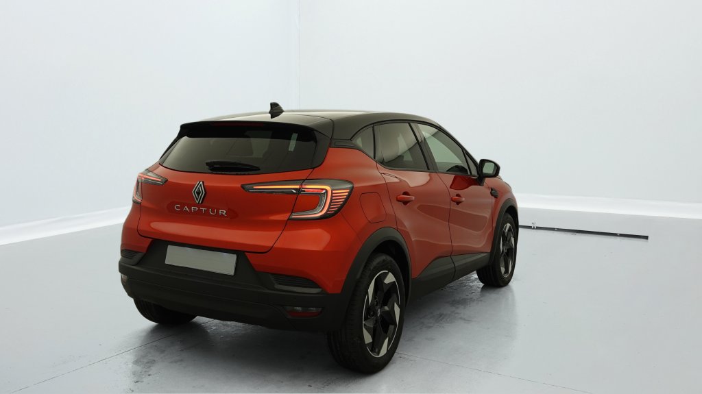 Photo véhicule 1 RENAULT Captur nouveau MILD HYBRID 140 TECHNO