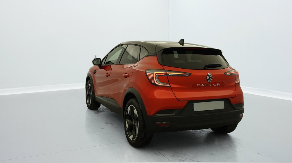 Photo véhicule 1 RENAULT Captur nouveau MILD HYBRID 140 TECHNO