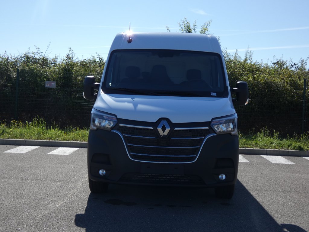 Photo véhicule 1 RENAULT Master fourgon TRAC F3500 L3H2 BLUE DCI 180 GRAND CONFORT