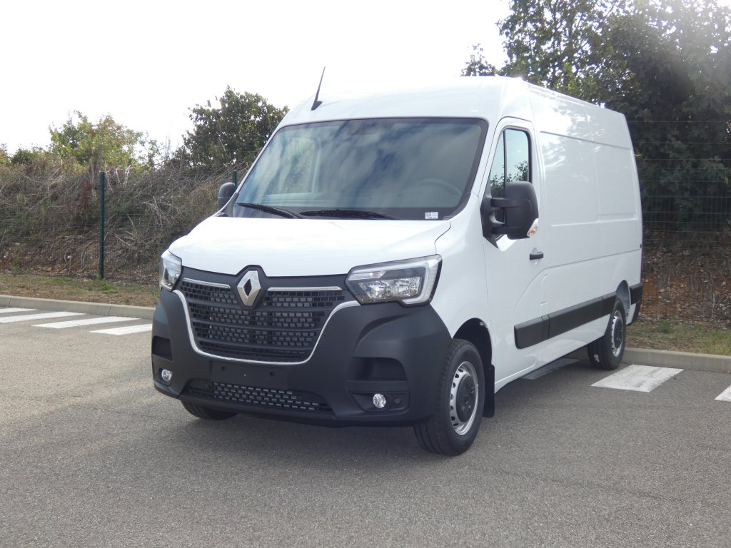 Photo véhicule 1 RENAULT Master fourgon TRAC F3500 L2H2 BLUE DCI 135 CONFORT