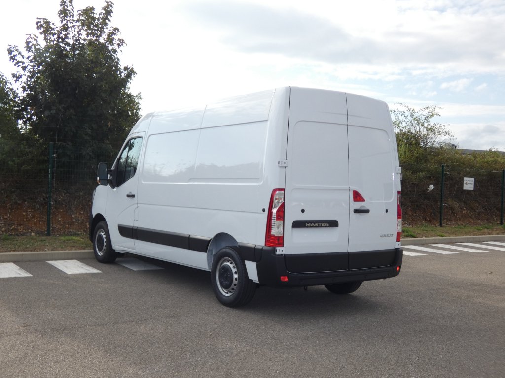 Photo véhicule 1 RENAULT Master fourgon TRAC F3500 L2H2 BLUE DCI 150 CONFORT