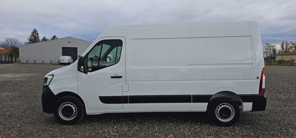 Photo véhicule 1 RENAULT Master fourgon MASTER FGN TRAC F3300 L2H2 BLUE DCI 150 CONFORT