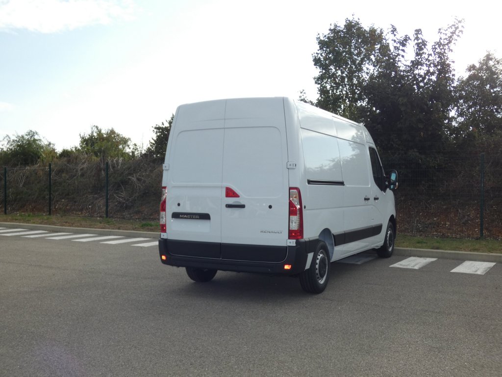 Photo véhicule 1 RENAULT Master fourgon TRAC F3500 L2H2 BLUE DCI 135 CONFORT