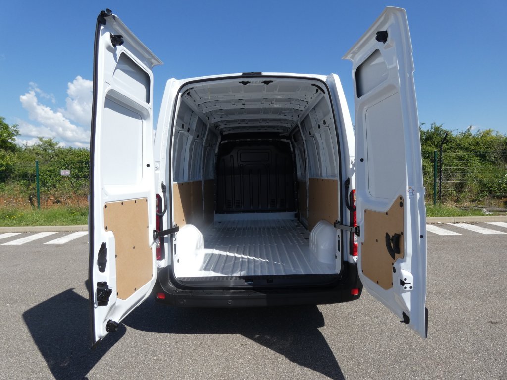Photo véhicule 1 RENAULT Master fourgon TRAC F3500 L3H2 BLUE DCI 135 CONFORT