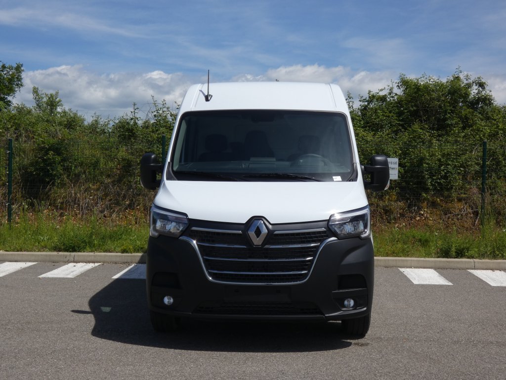 Photo véhicule 1 RENAULT Master fourgon TRAC F3500 L2H2 BLUE DCI 180 GRAND CONFORT