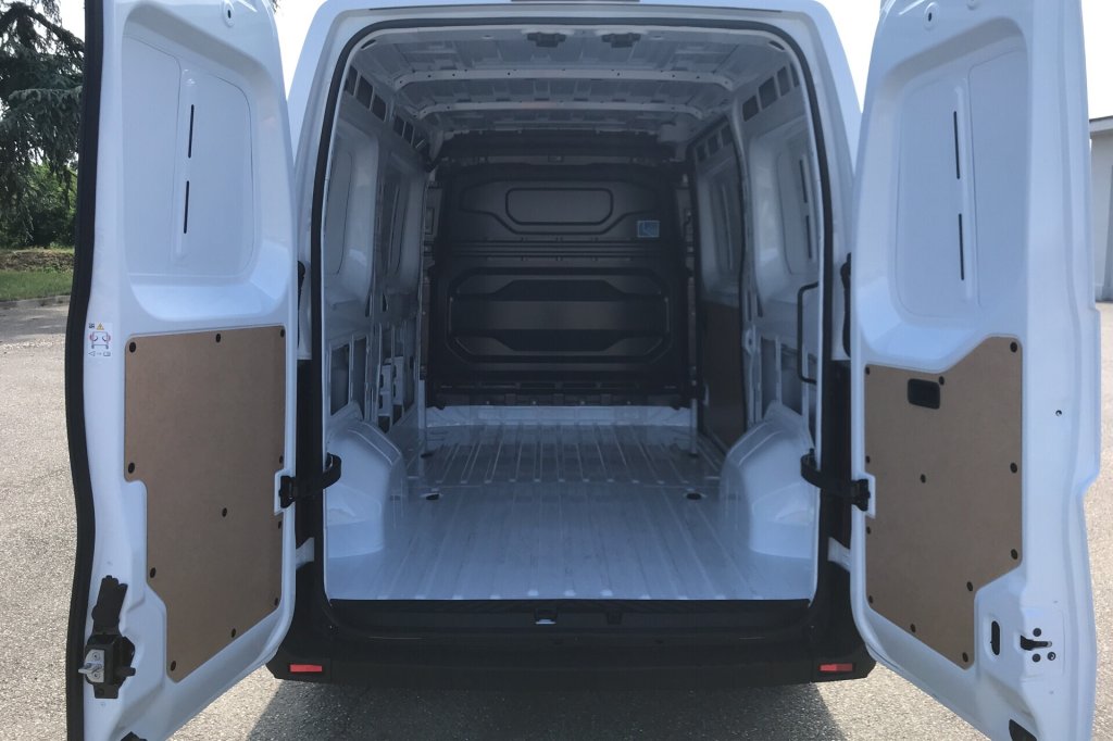 Photo véhicule 1 RENAULT Master fourgon nouveau TRAC 3T5 L2H2 BLUE DCI 170 EXTRA