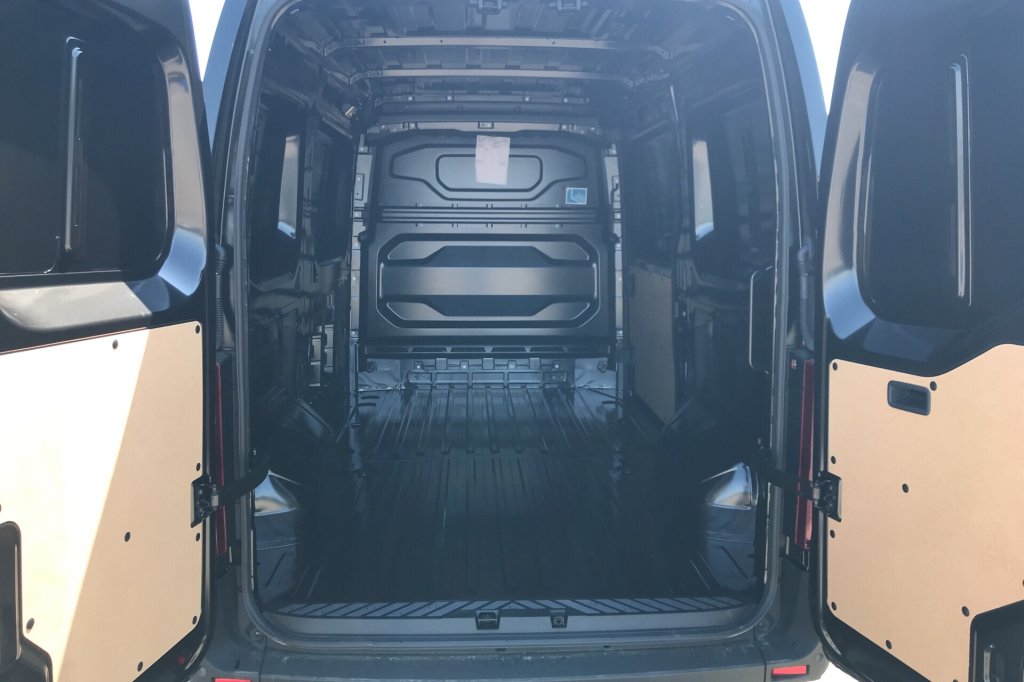 Photo véhicule 1 RENAULT Master fourgon nouveau TRAC 3T5 L2H2 BLUE DCI 170 EXTRA