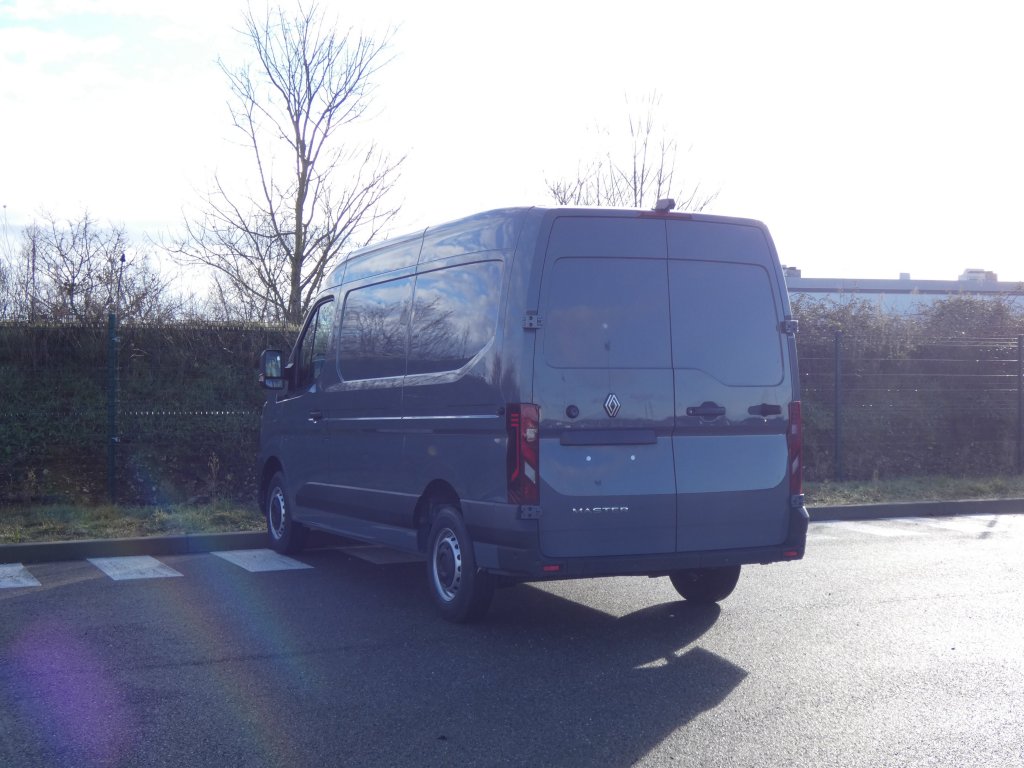 Photo véhicule 1 RENAULT Master fourgon nouveau TRAC 3T5 L2H2 BLUE DCI 170 EXTRA