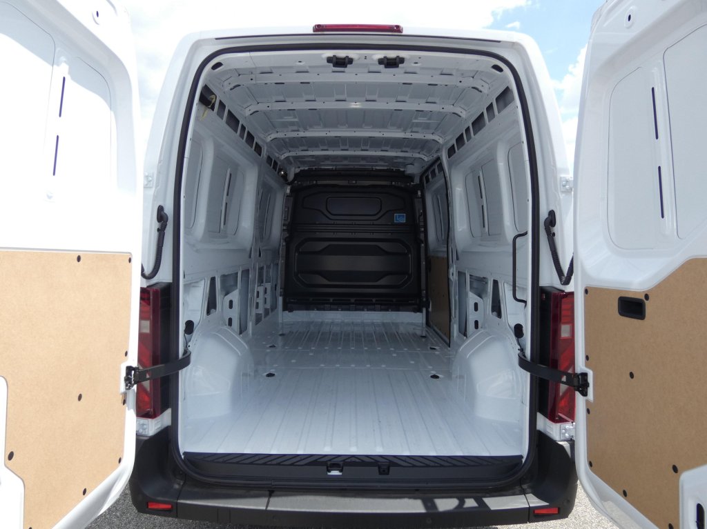 Photo véhicule 1 RENAULT Master fourgon nouveau MASTER FGN TRAC 3T5 L3H2 BLUE DCI 150 EXTRA