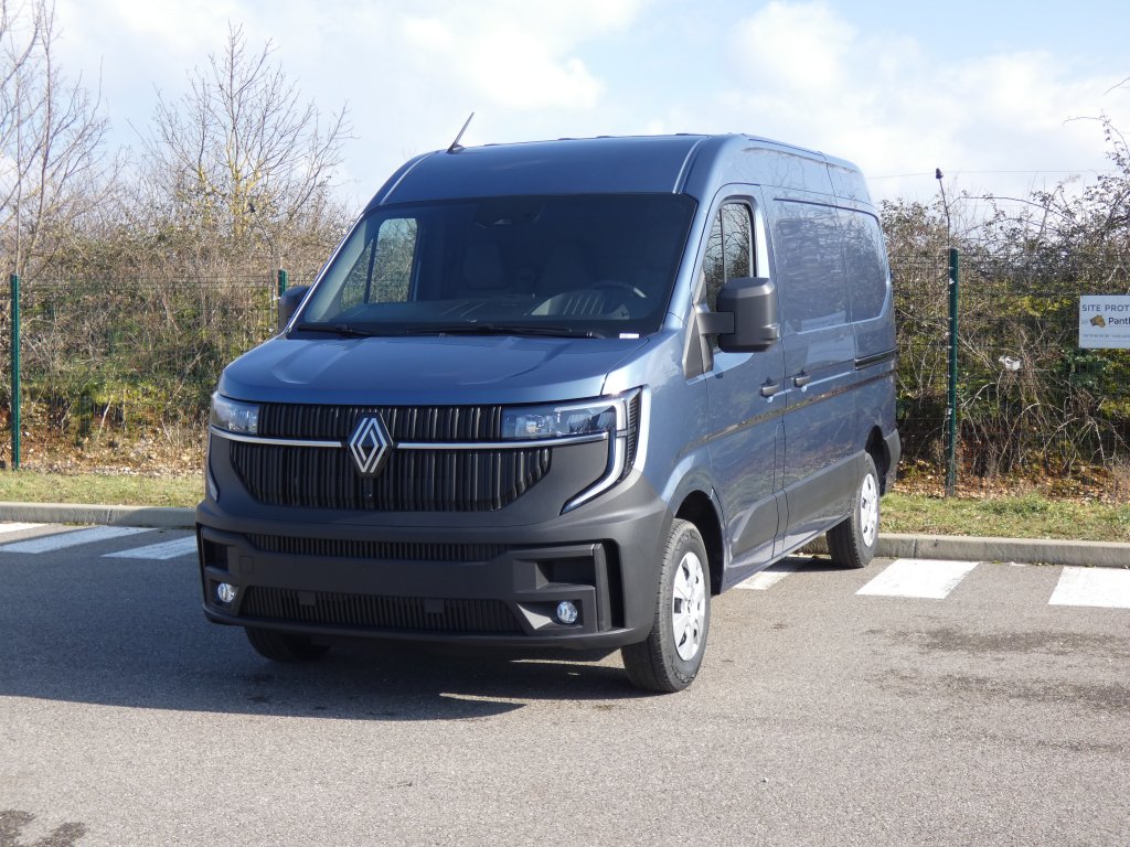 Photo véhicule 1 RENAULT Master fourgon nouveau TRAC 3T5 L2H2 BLUE DCI 170 EXTRA