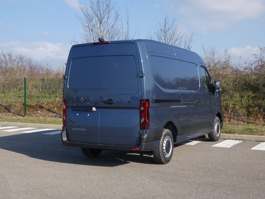 Photo véhicule 1 RENAULT Master fourgon nouveau TRAC 3T5 L2H2 BLUE DCI 170 EXTRA