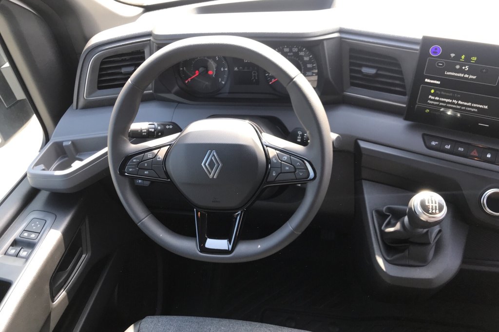 Photo véhicule 1 RENAULT Master fourgon nouveau TRAC 3T5 L2H2 BLUE DCI 170 EXTRA