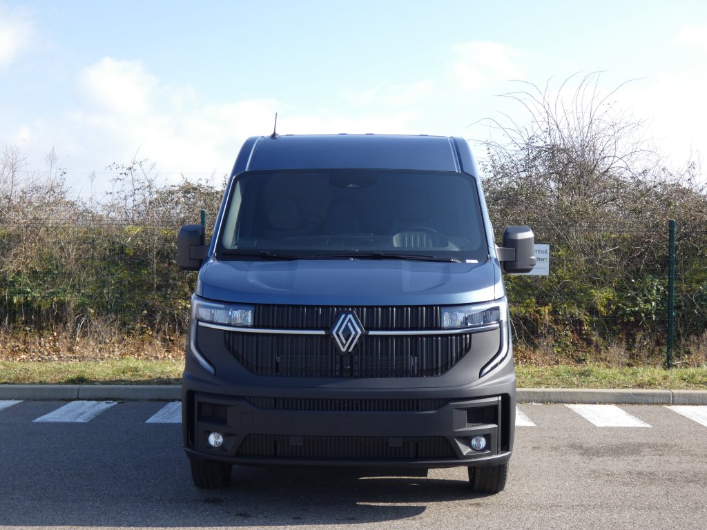 Photo véhicule 1 RENAULT Master fourgon nouveau TRAC 3T5 L2H2 BLUE DCI 170 EXTRA