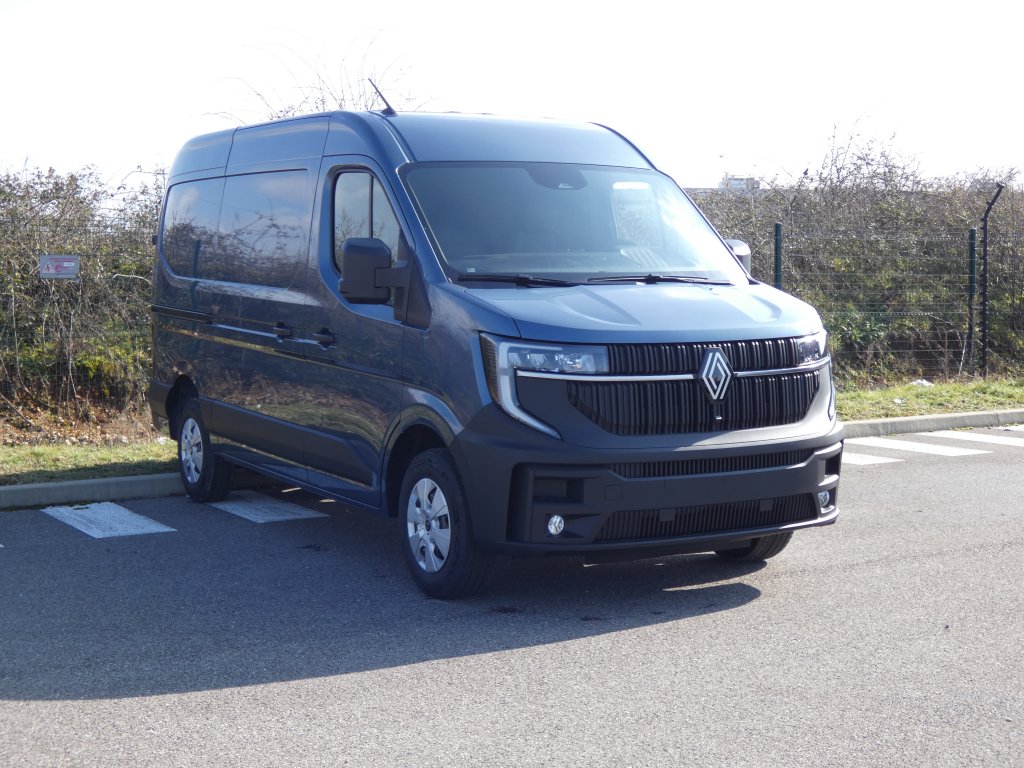 Photo véhicule 1 RENAULT Master fourgon nouveau TRAC 3T5 L2H2 BLUE DCI 170 EXTRA