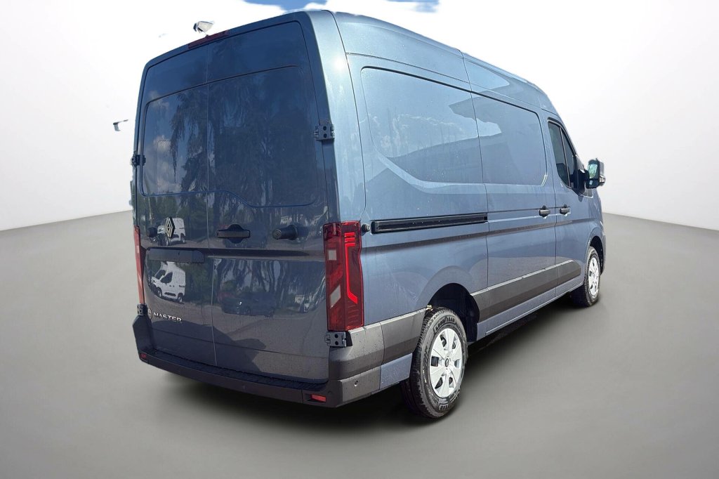 Photo véhicule 1 RENAULT Master fourgon nouveau TRAC 3T5 L2H2 BLUE DCI 170 EXTRA