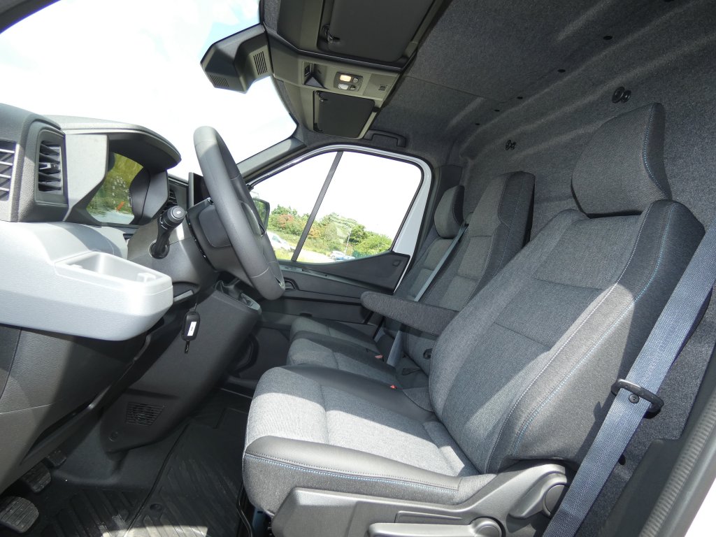 Photo véhicule 1 RENAULT Master fourgon nouveau MASTER FGN TRAC 3T5 L3H2 BLUE DCI 150 EXTRA