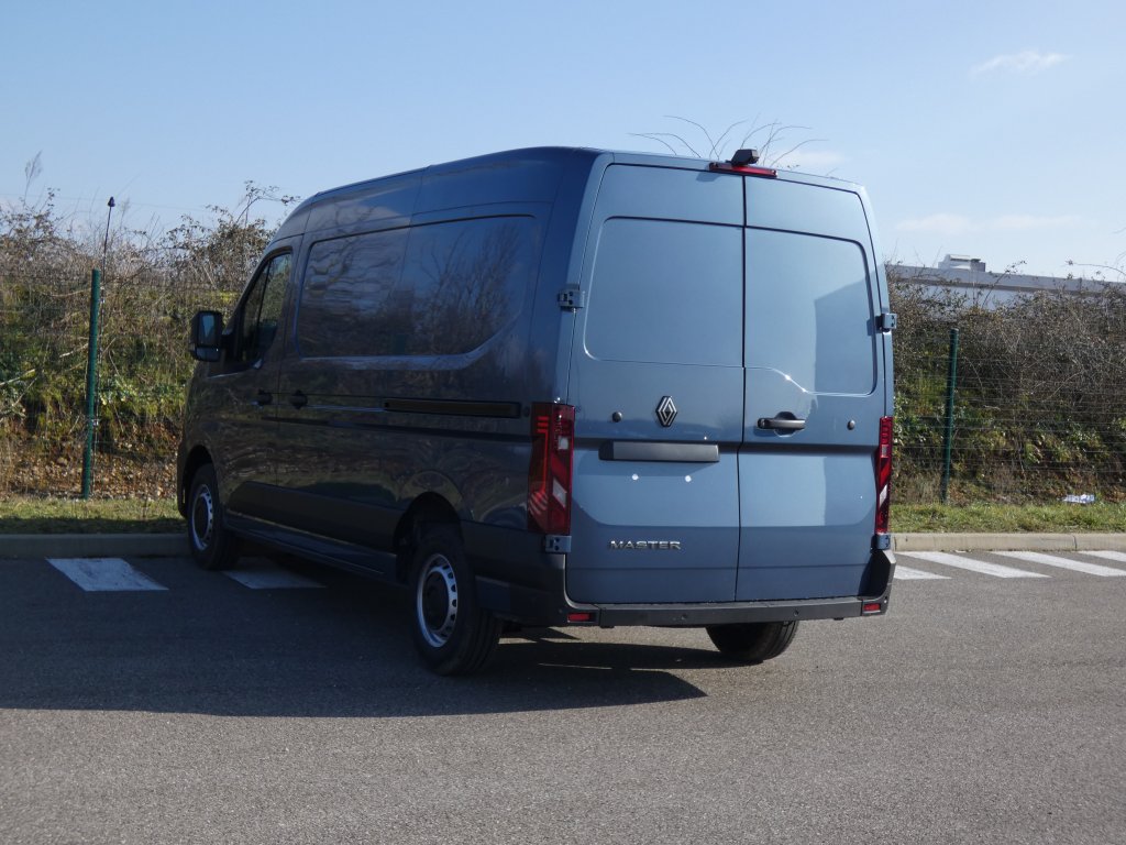 Photo véhicule 1 RENAULT Master fourgon nouveau TRAC 3T5 L2H2 BLUE DCI 170 EXTRA