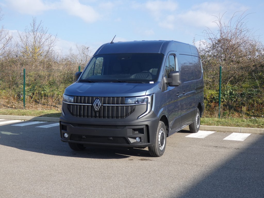 Photo véhicule 1 RENAULT Master fourgon nouveau TRAC 3T5 L2H2 BLUE DCI 170 EXTRA