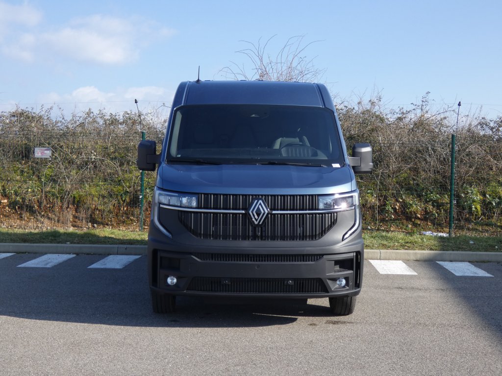 Photo véhicule 1 RENAULT Master fourgon nouveau TRAC 3T5 L2H2 BLUE DCI 170 EXTRA