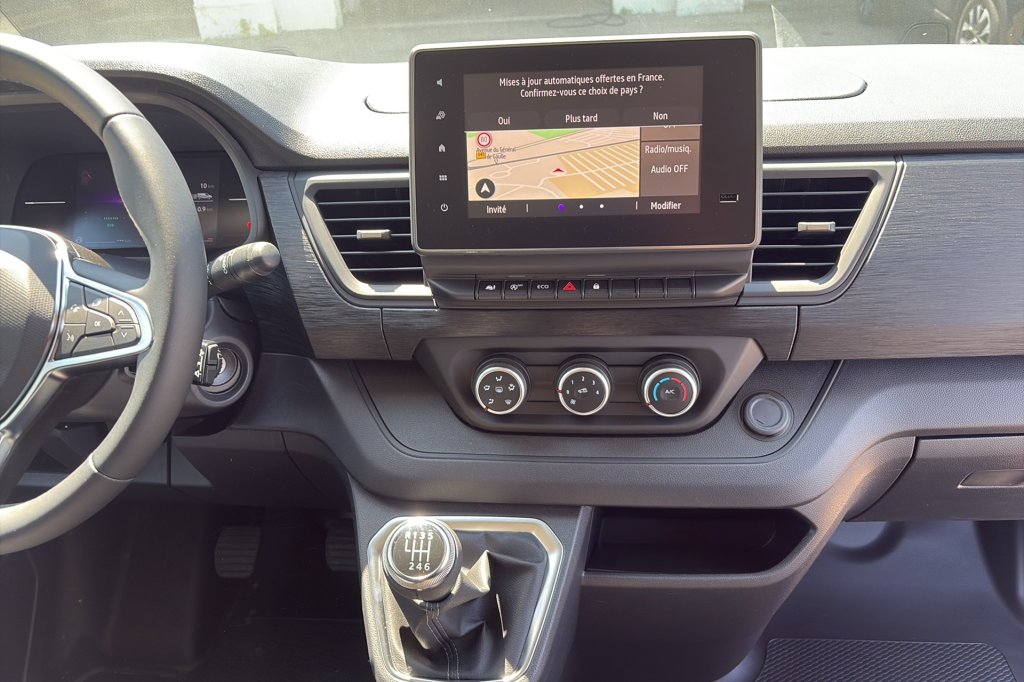 Photo véhicule 1 RENAULT Trafic cabine approfondie L2H1 3T BLUE DCI 130 GSR2 ADVANCE