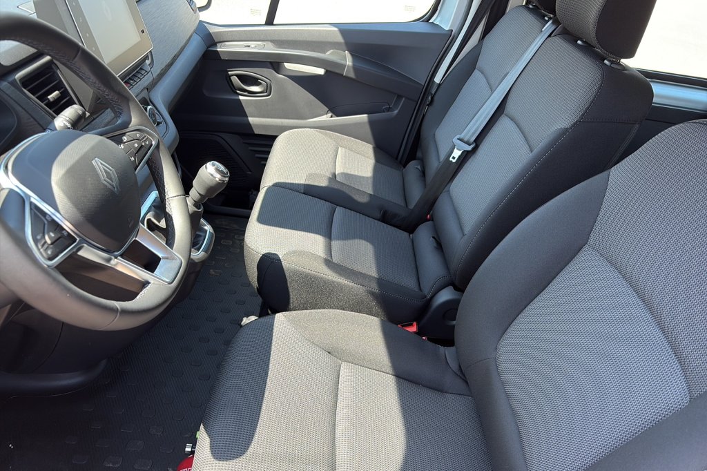 Photo véhicule 1 RENAULT Trafic cabine approfondie L2H1 3T BLUE DCI 130 GSR2 ADVANCE