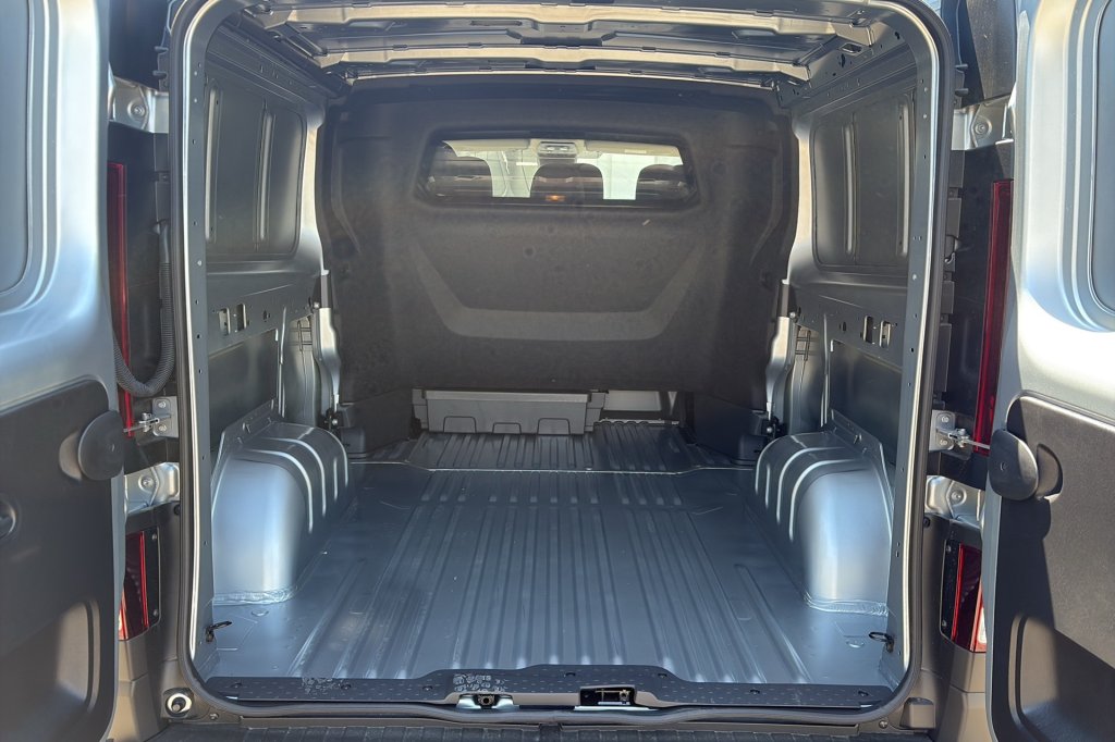 Photo véhicule 1 RENAULT Trafic cabine approfondie L2H1 3T BLUE DCI 130 GSR2 ADVANCE